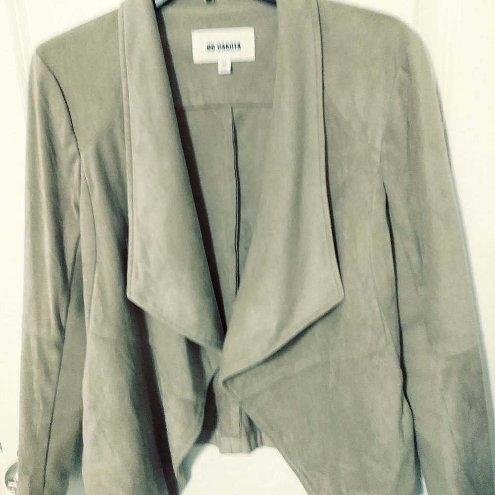 BB Dakota Jacket, size M, tan color.